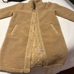 ATHLETA Cozy Sherpa Coat - Camel, size Medium